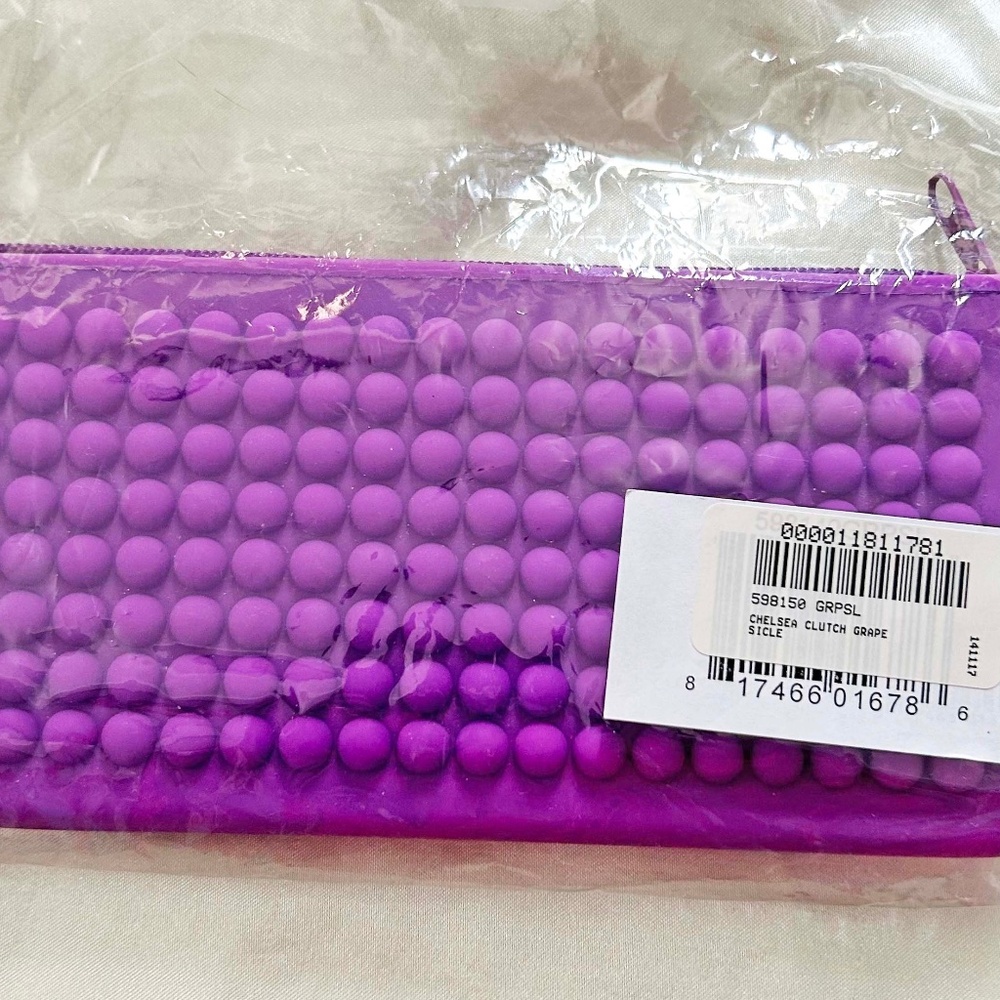 WALLET/CLUTCH, GRAPE, RUBBER, CUTE RAISED "BALLS" DESIGN, ZIP TOP CLOSURE, SHORT